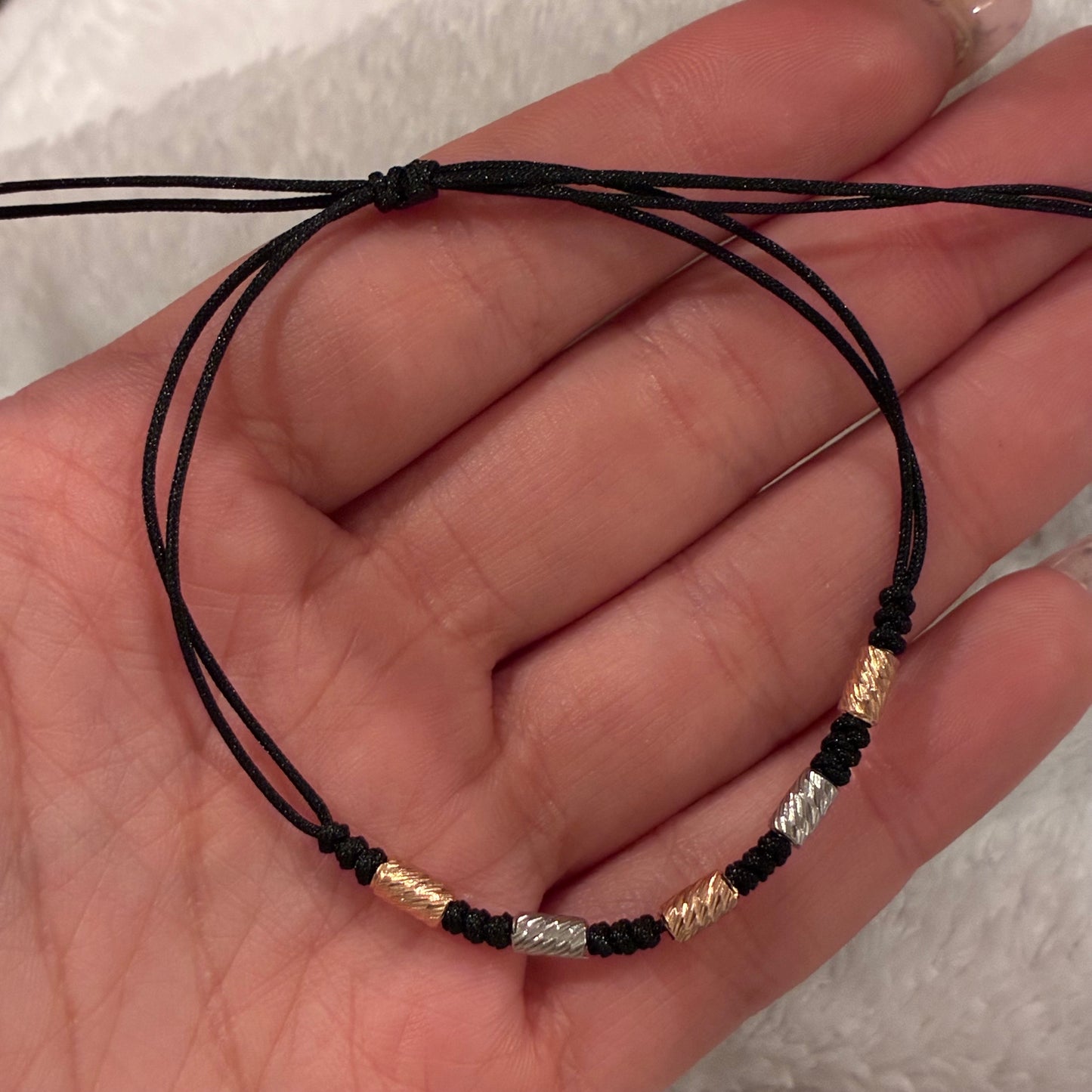 BLACK THREAD BRACELET WITH 5 3MM DIAMOND-CUT CYLINDERS, WHITE AND PINK BULL 18K - 0.45GR