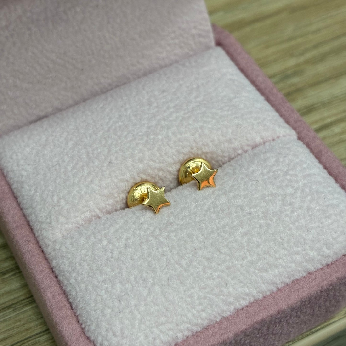 SMOOTH YELLOW GOLD MINI STAR STUDS 18K - 0.46GR