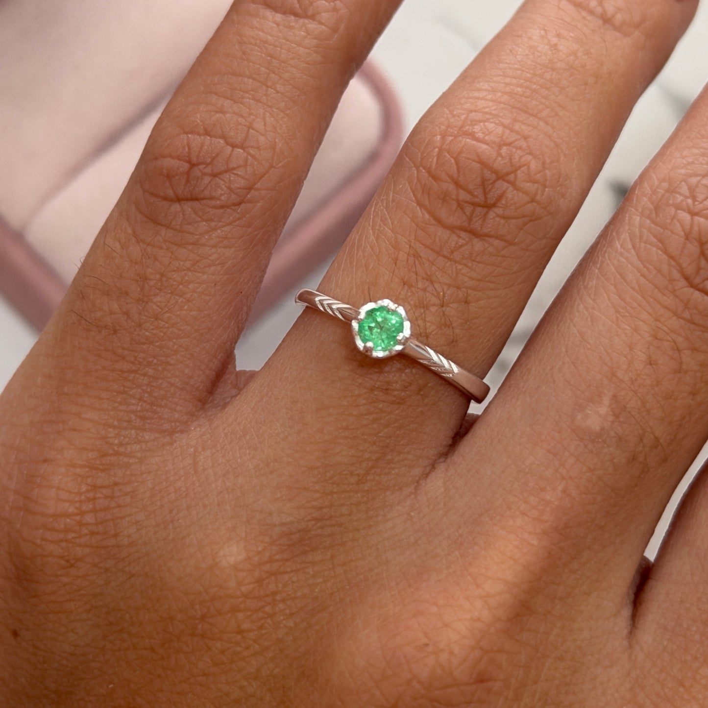 ANILLO SOLITARIO DIAMANTADO PLATA 925 + ESMERALDA NATURAL TALLA 6