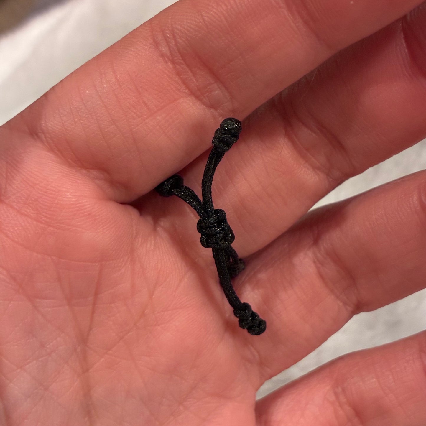 BLACK THREAD RING WITH CROWN CHARM + 6 SMOOTH BEADS 18K YELLOW GOLD - ADJUSTABLE SIZE 0.5GR