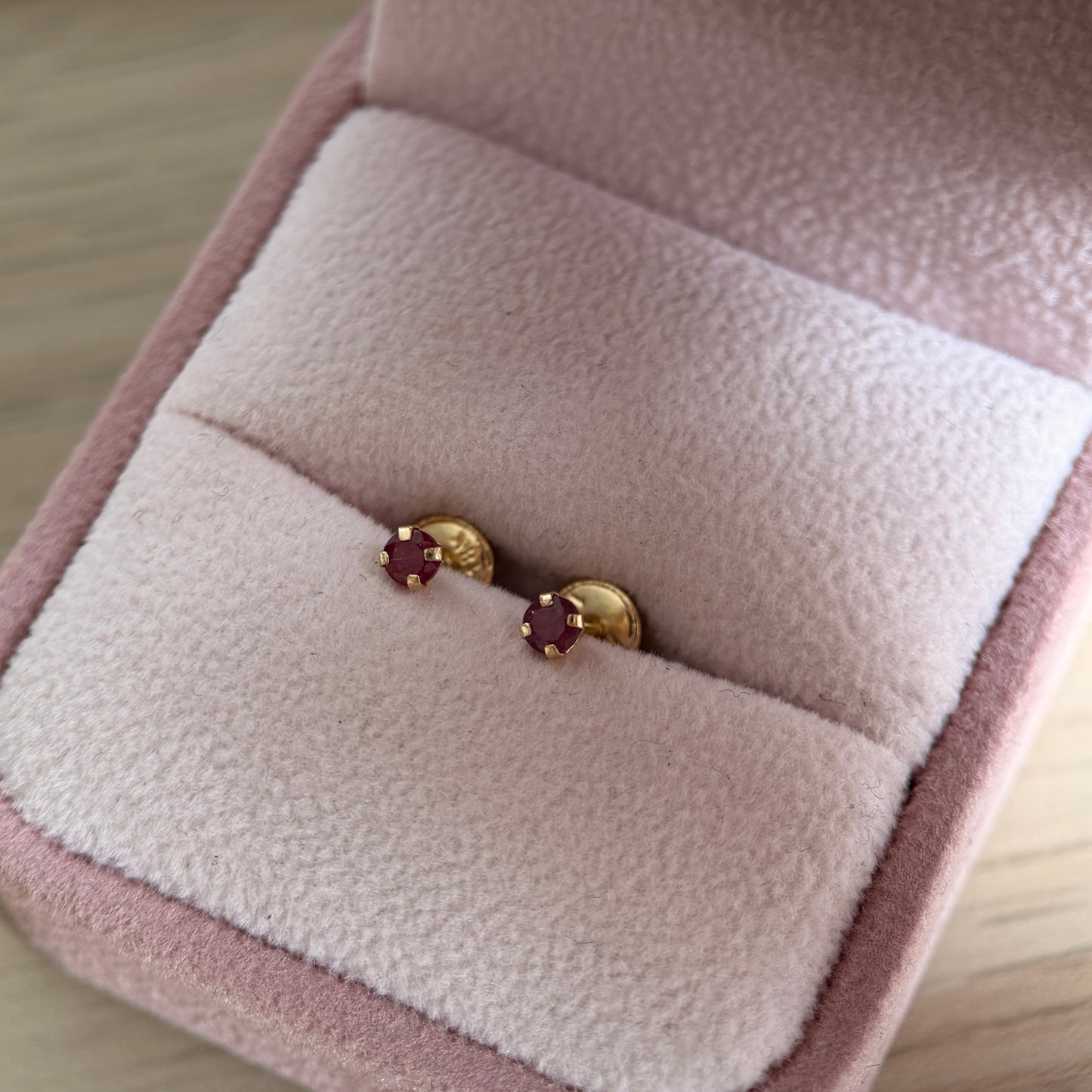 NATURAL RUBY STUDS 3MM YELLOW GOLD 18K - 0.46GR