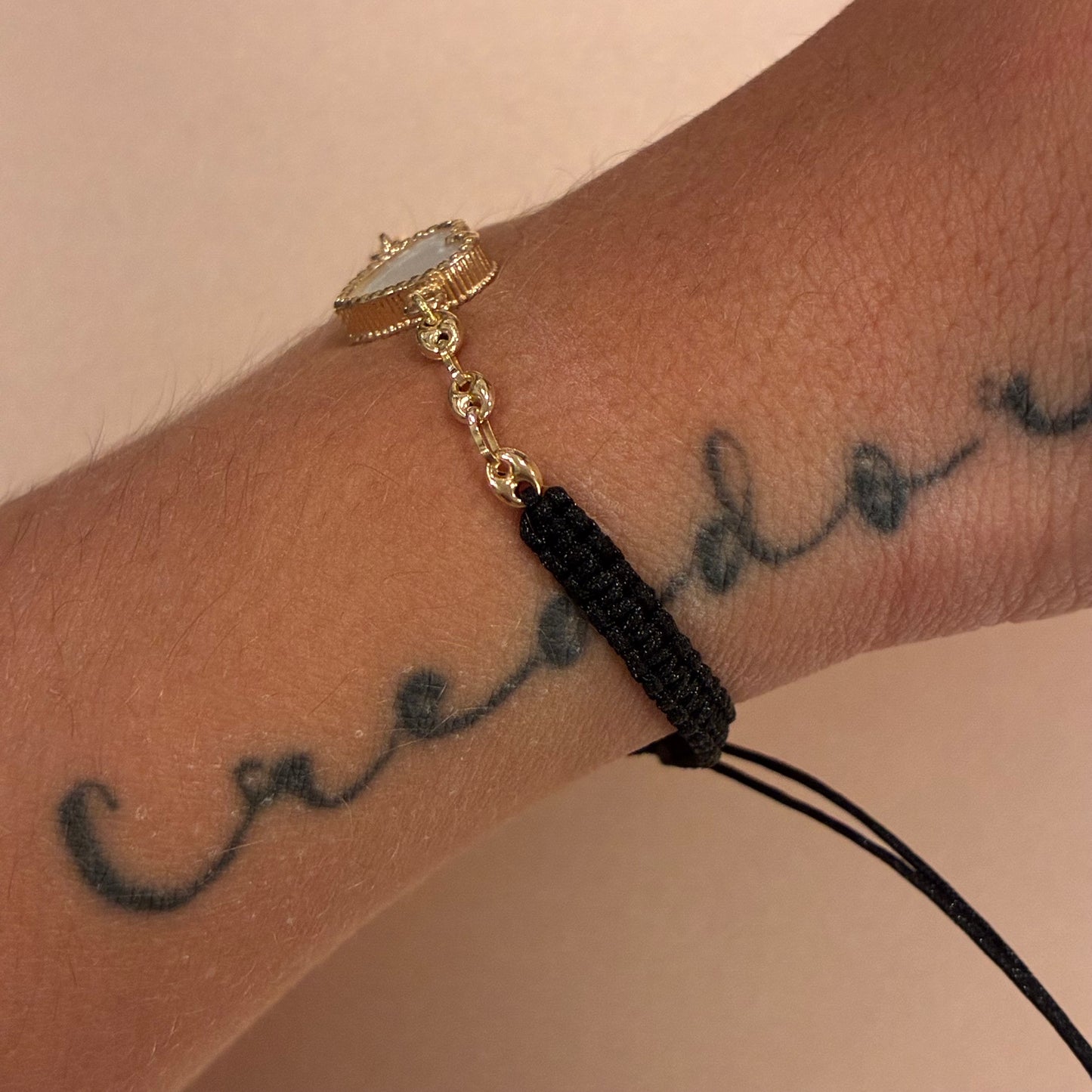PULSERA HILO NEGRO DIJE CORAZON BLANCO + GRANO DE CAFÉ ORO AMARILLO 18K - 1,83GR