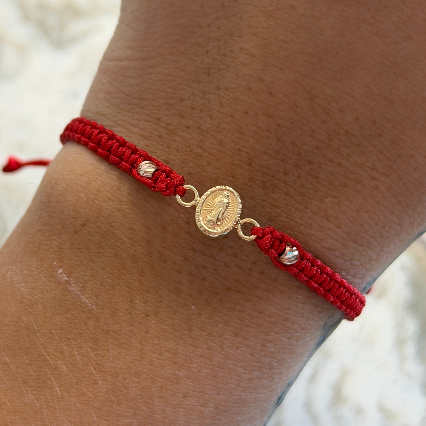 RED STRING BRACELET WITH VIRGIN OF GUADALUPE FITTING + 2 DIAMOND-CUT 3MM 18K YELLOW AND ROSE GOLD BEADS - 0.52GR