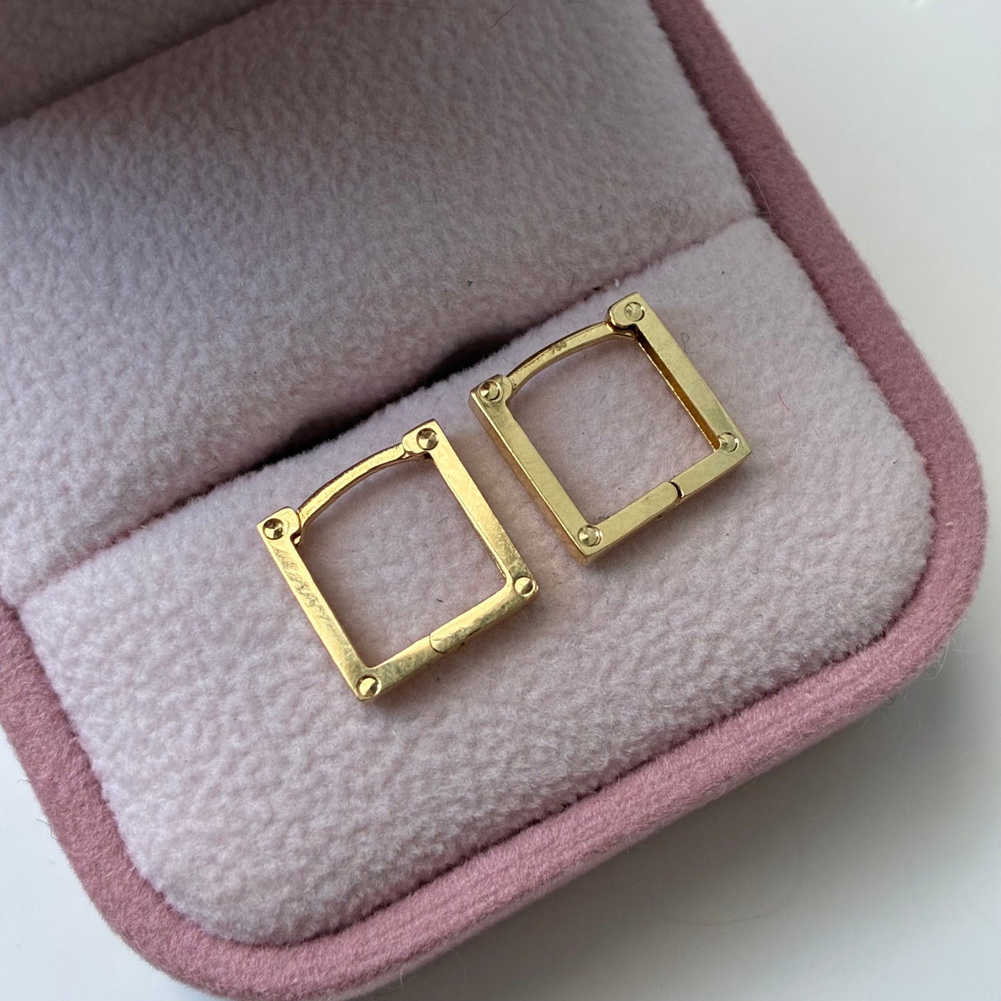 Square Clip-On Hoop Earrings 0.8cm Yellow Gold Italy 18K - 1.35g