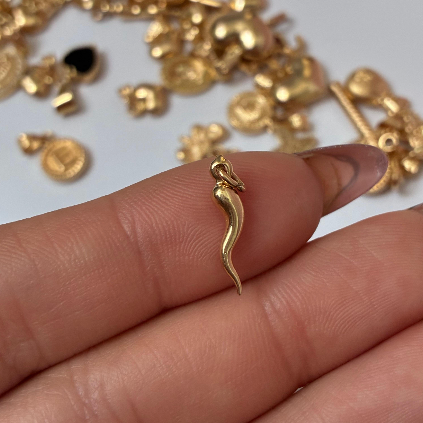 DIJE CUERNITO DORADO 1,2CM ORO AMARILLO ITALY ESP 18K - 0,42GR