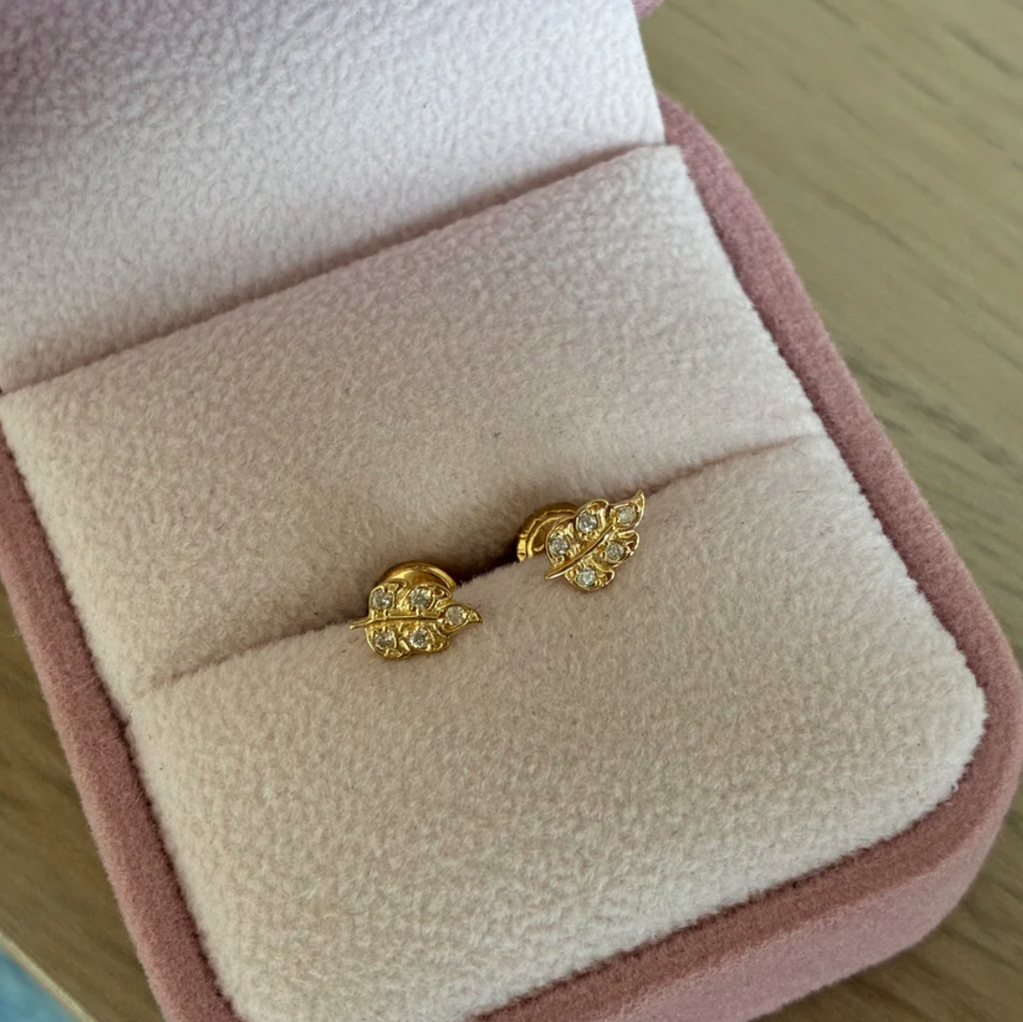EARSTUDS LEAVES WHITE STONES YELLOW GOLD 18K - 0.72GR