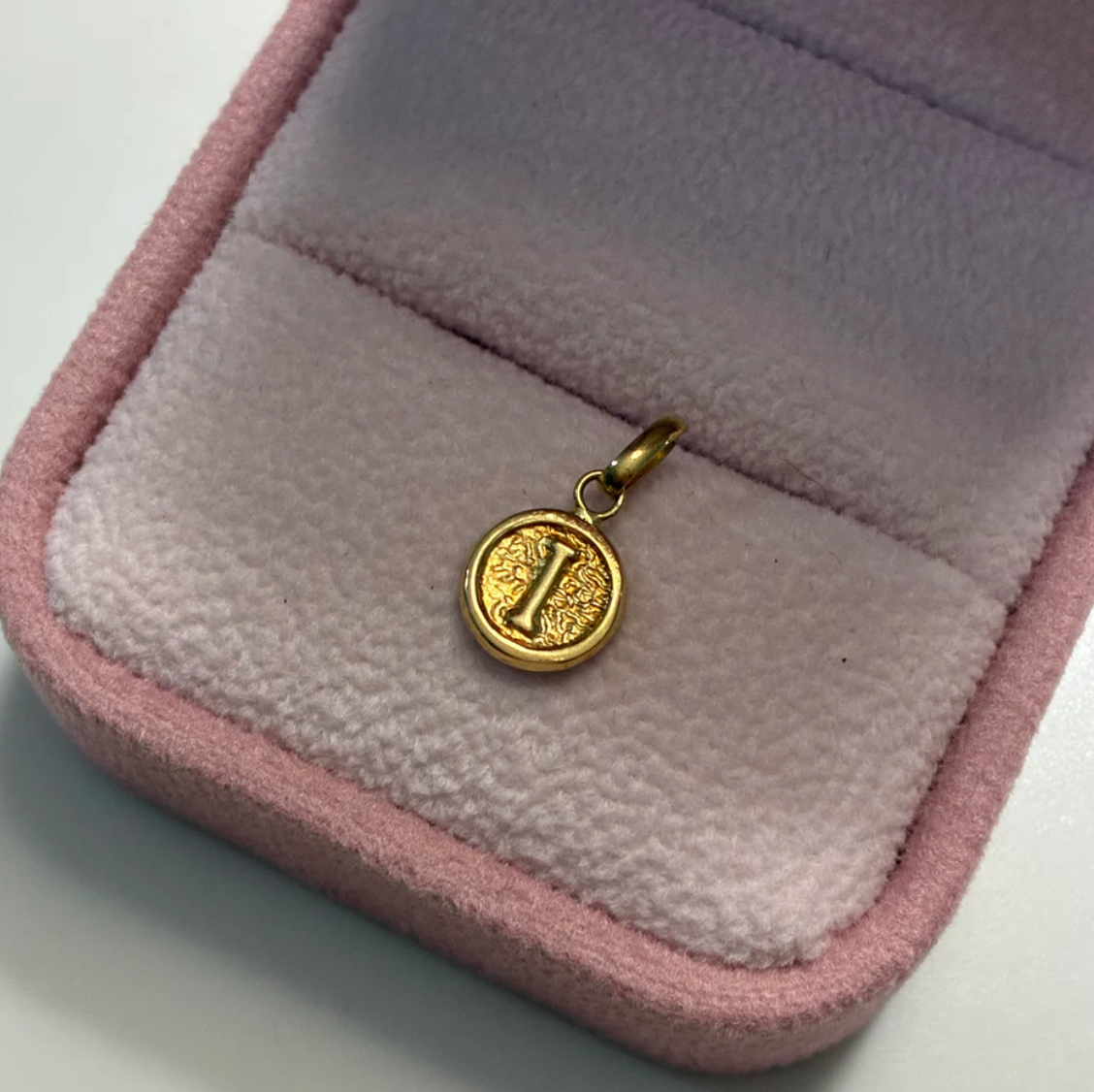 PENDANT LETTER I 1.2CM 18K YELLOW GOLD - 0.35GR