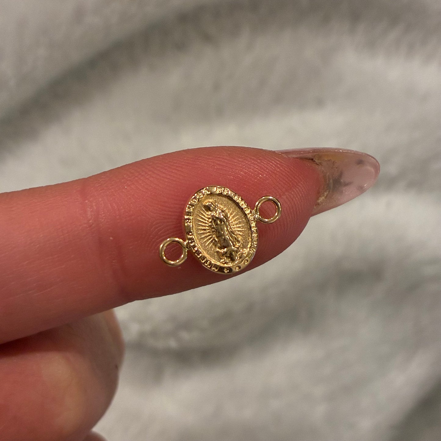 DIJE PARA PULSERA VIRGEN GUADALUPE 1CM ORO AMARILLO 18K - 0,5GR