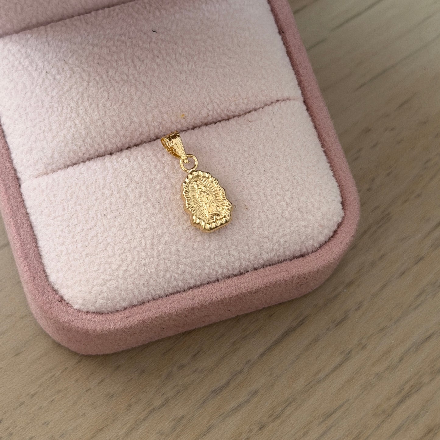 VIRGIN OF GUADALUPE PENDANT SILHOUETTE WITH BORDER 18K YELLOW GOLD - 0.41GR