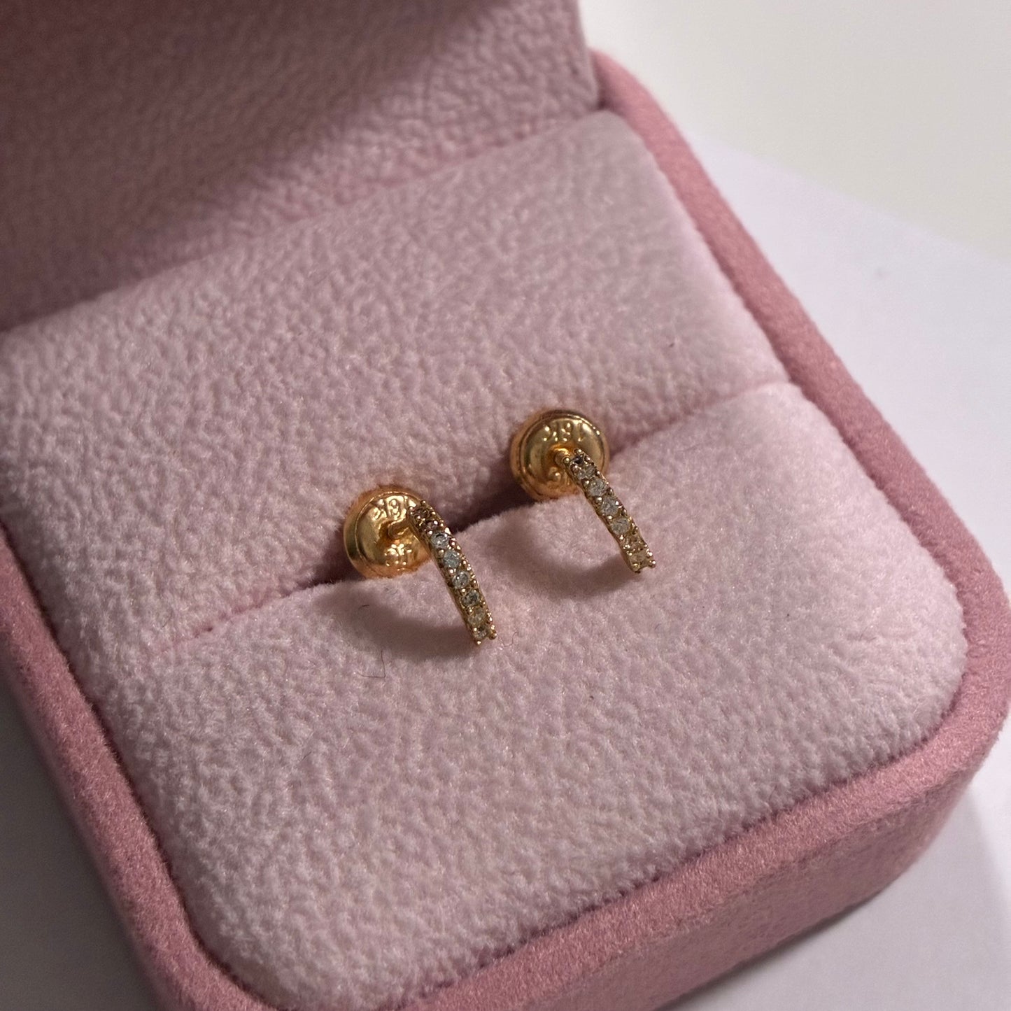 TOPOS LINEA PIEDRAS BLANCAS ORO AYA 18K - 0.78GR