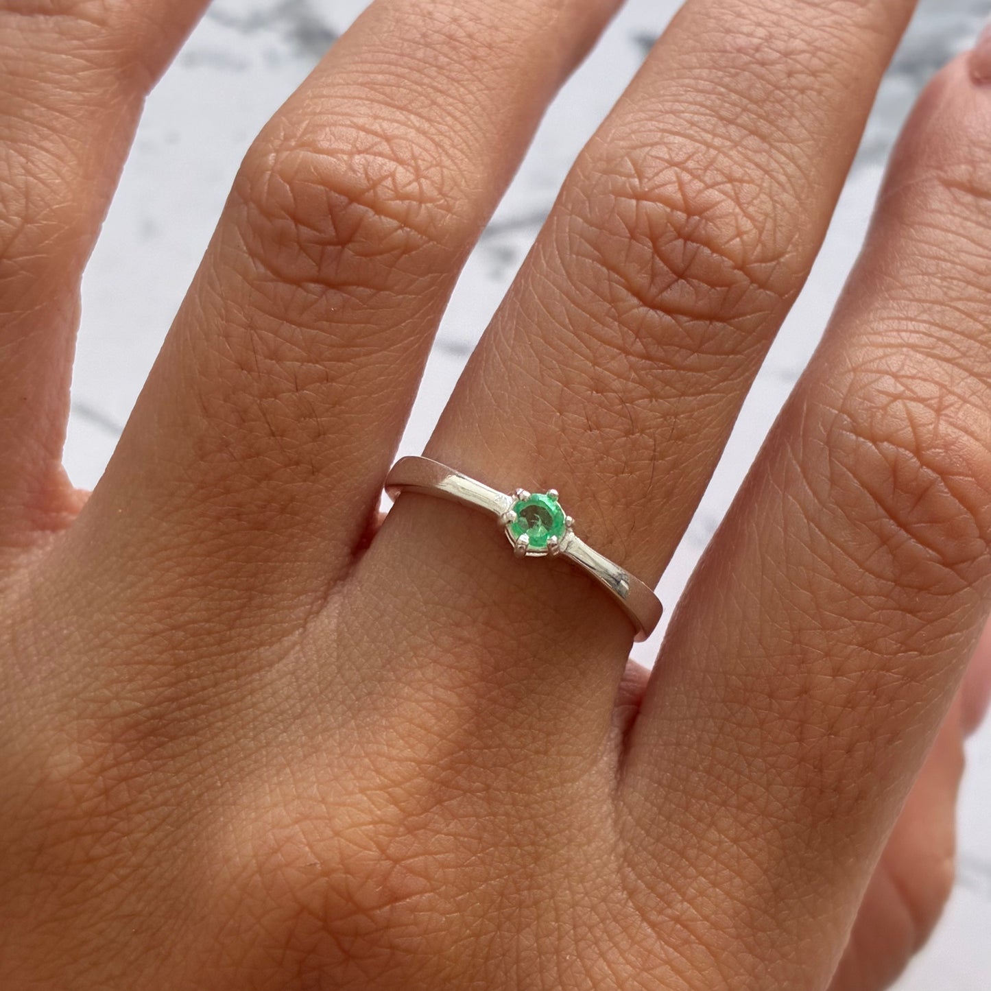 PLAIN SOLITAIRE RING 925 SILVER + NATURAL EMERALD SIZE 7.5