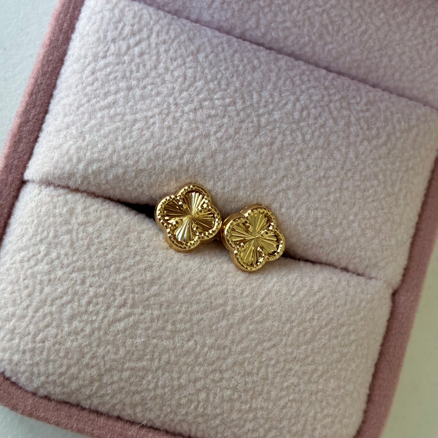 TOPOS TREBOL DIAMANTADO 7MM ORO AMARILLO 18K - 0,6GR