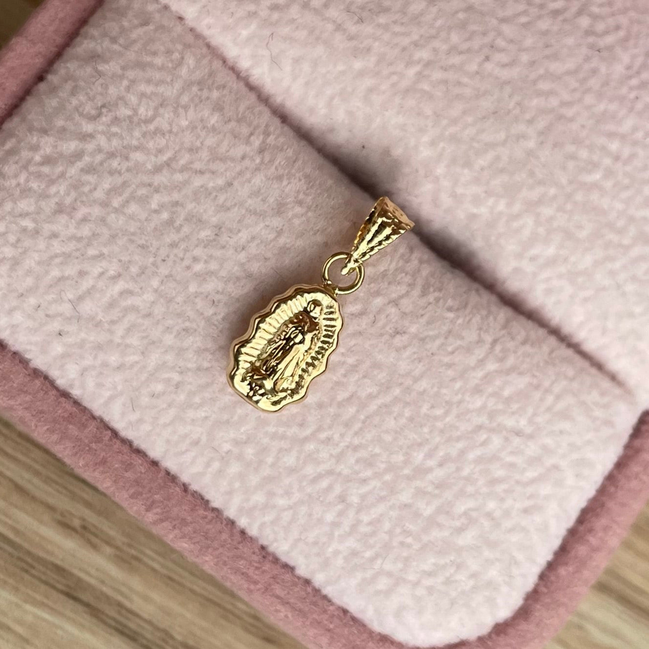 VIRGIN OF GUADALUPE SILHOUETTE PENDANT 1.5CM YELLOW GOLD 18K - 0.36GR