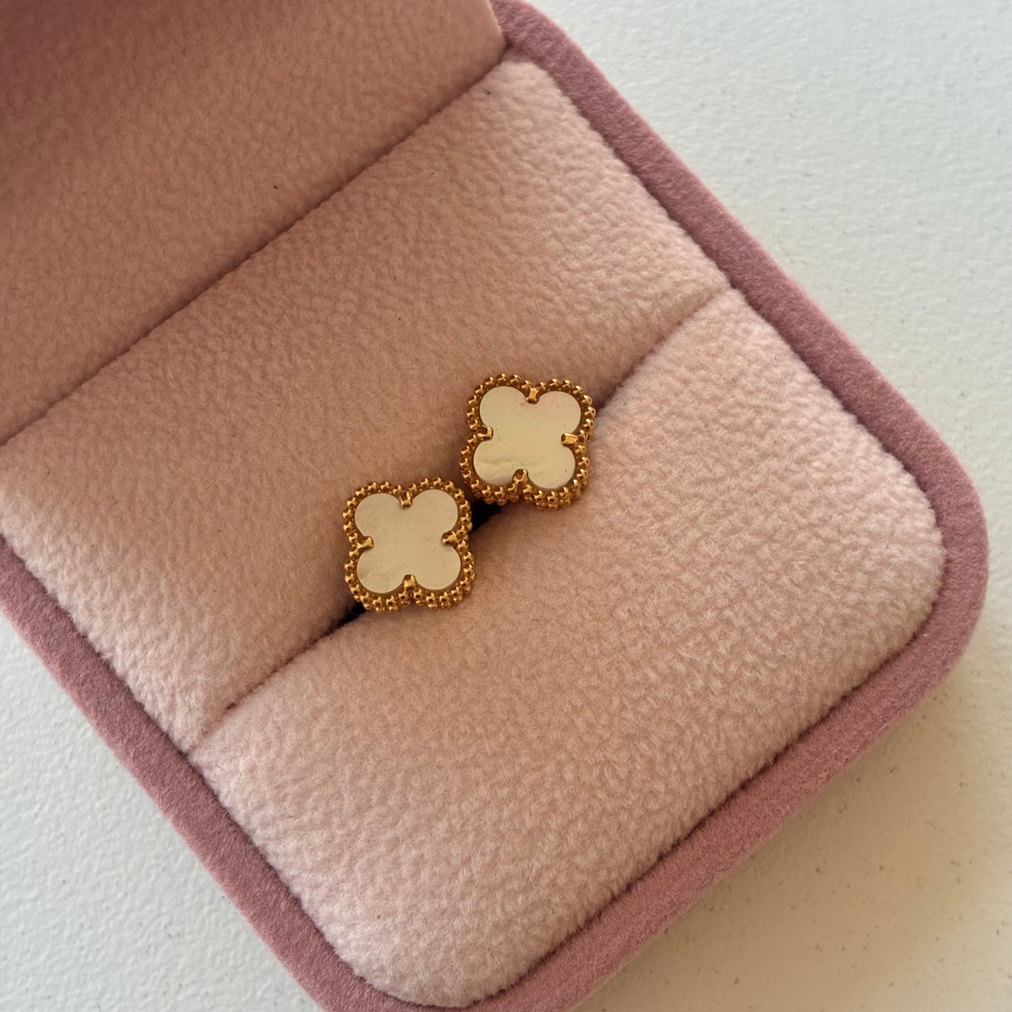 WHITE CLOVER DOTS 9MM ITALY 18K YELLOW GOLD -1.89GR *BD*