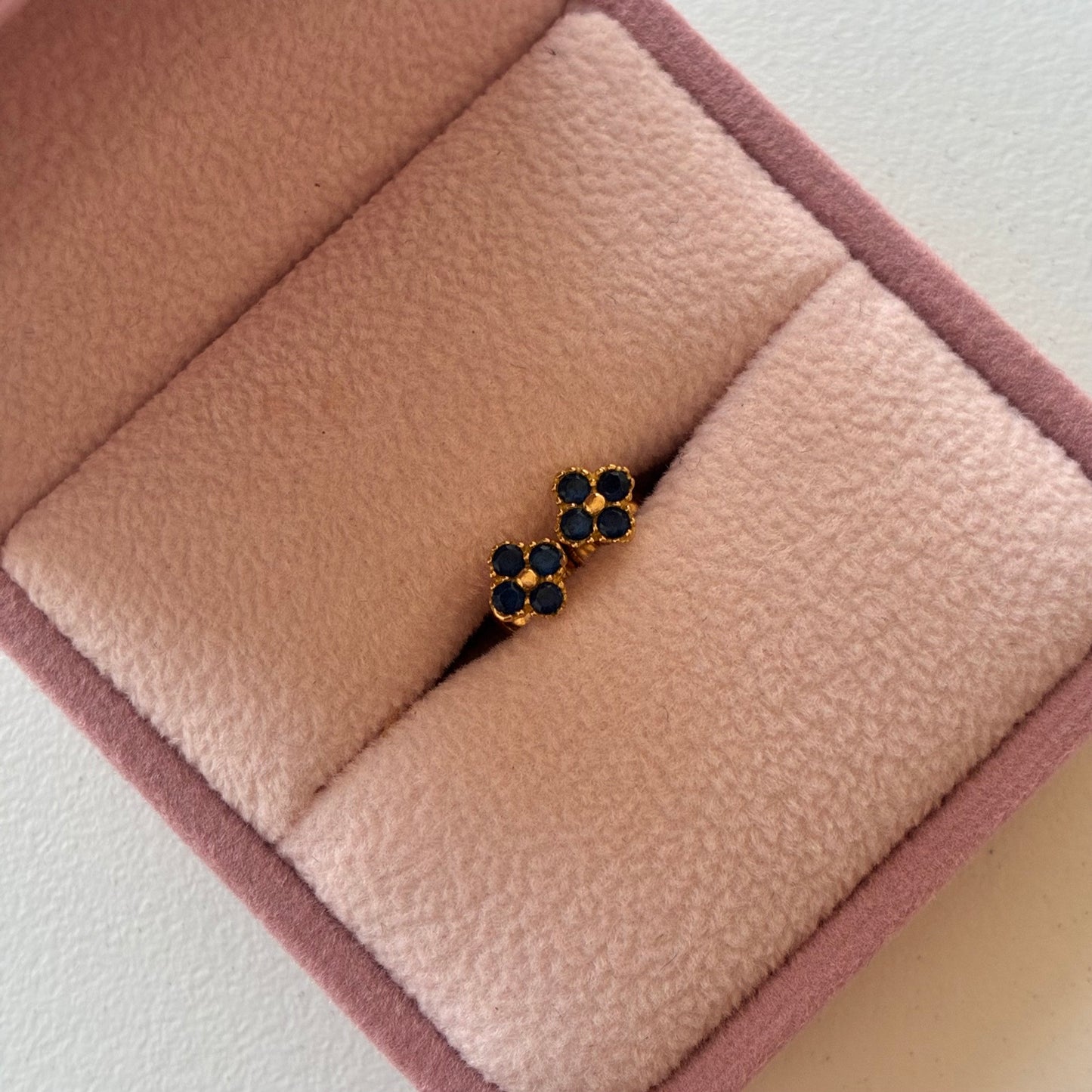 TOPOS TREBOL AZULES 5MM ORO AMARILLO 18K -0,94GR