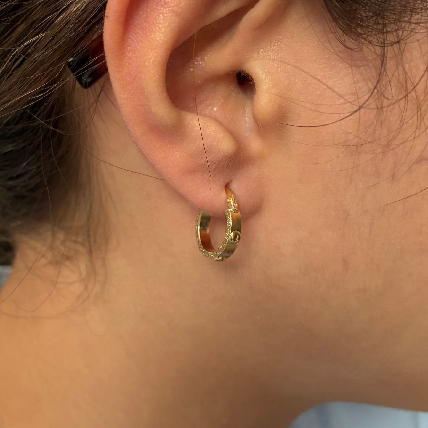 CANDONGAS ESCARCHADAS + TORNILLOS 1.1CM ORO AMARILLO 18K - 1,46GR