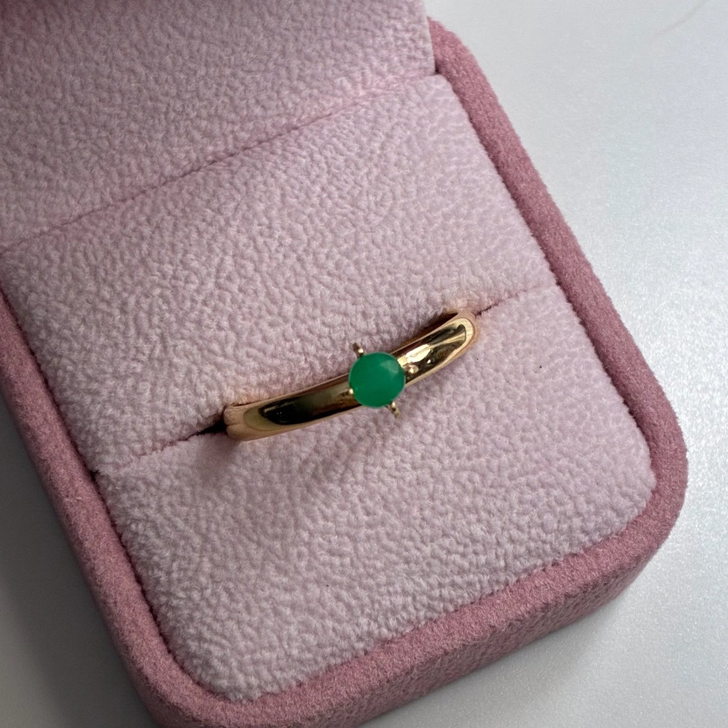 PLAIN TINY SOLITAIRE RING + NATURAL EMERALD 4.5MM 18K YELLOW GOLD SIZE 11 - 1.69GR