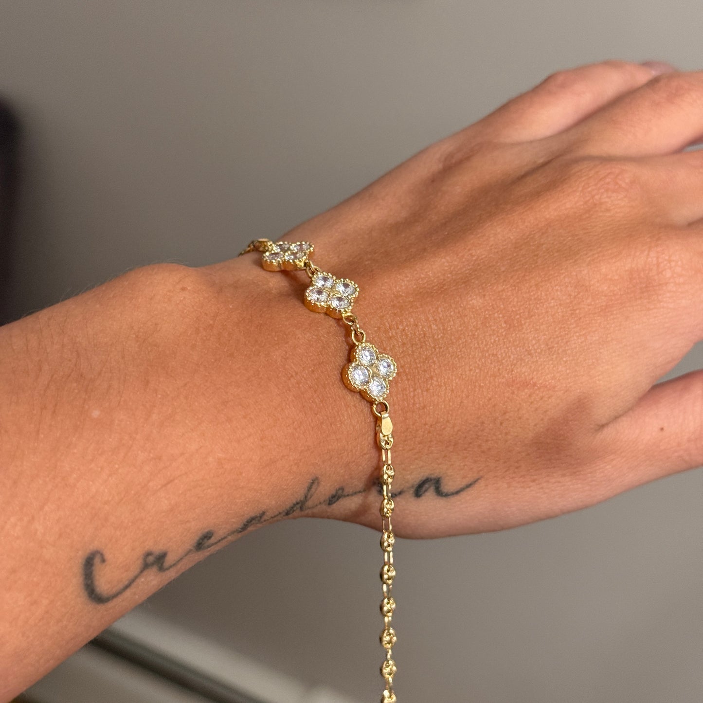 PULSO GRANO DE CAFE + TREBOLES CIRCONES BLANCOS 3M ORO AMARILLO 18K 19CM - 5,77GR