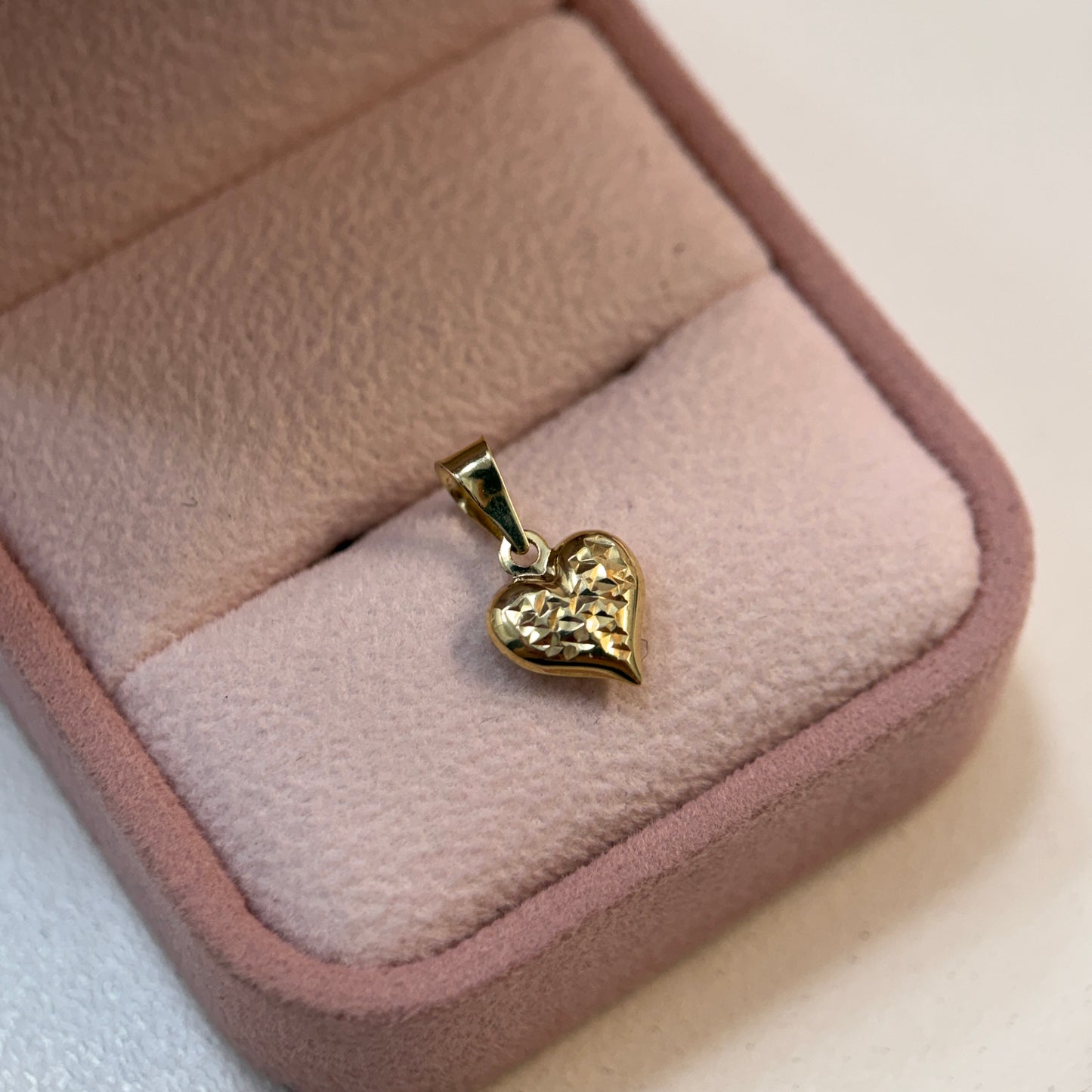 DIJE CORAZON DIAMANTADO 1.5CM ORO AMARILLO  ITALY ESP 18K - 0,46GR
