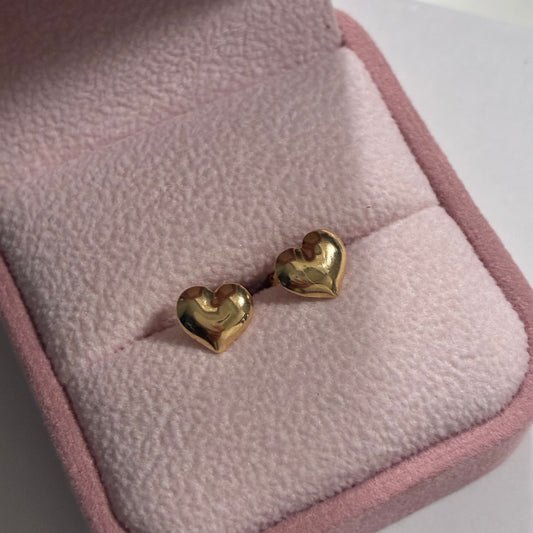 18K YELLOW GOLD SMOOTH PUFFED HEART STUDS - 0.67GR