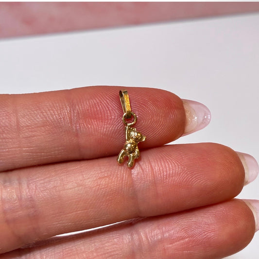 DIJE OSO MANO ALZADA 1CM ORO AMARILLO COL 18K - 0,22GR