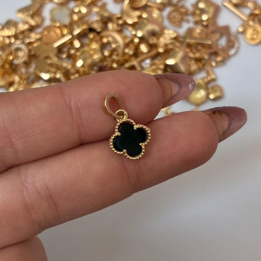 DIJE TREBOL PIEDRA NEGRA 2.1CM ORO AMARILLO COL 18K - 1,15GR