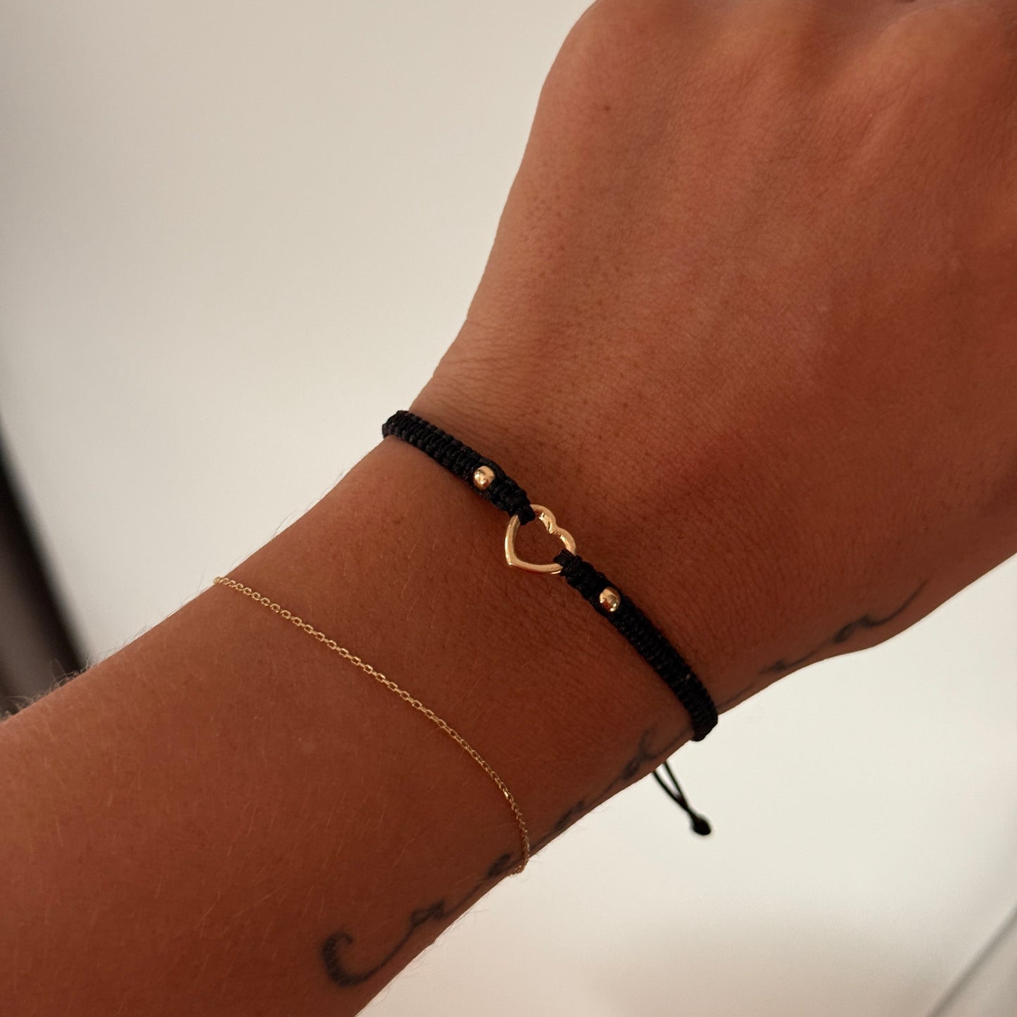 BLACK THREAD BRACELET HEART SILHOUETTE + 2 3M 18K YELLOW GOLD BALLS 0.3GR