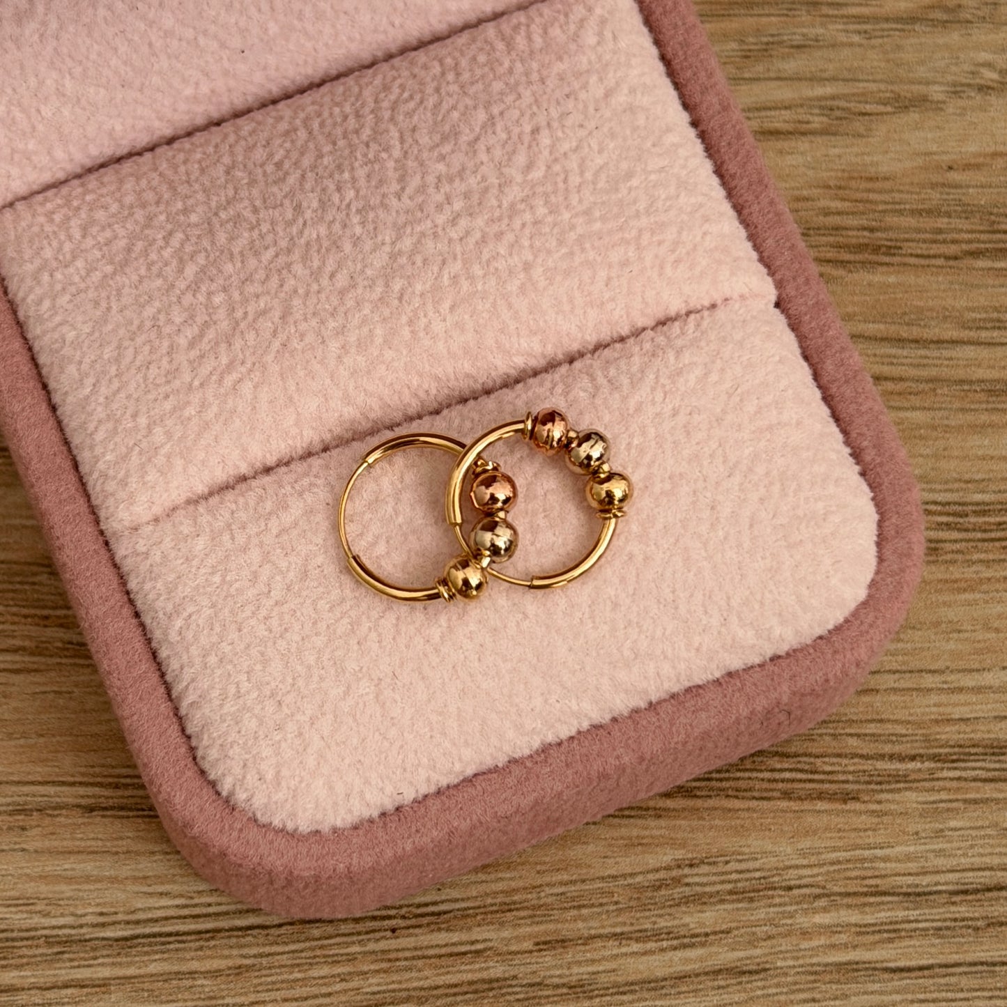 MUST-HAVE HOOP EARRINGS, PLAIN + BEADS, THREE-TONE GOLD, 0.8CM, 18K YELLOW GOLD - 0.63GR
