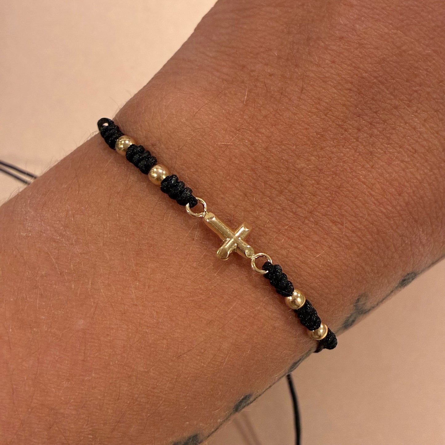 BLACK THREAD BRACELET WITH CROSS CHARM + 4 SMOOTH 3MM BEADS 18K YELLOW GOLD - 0.5GR