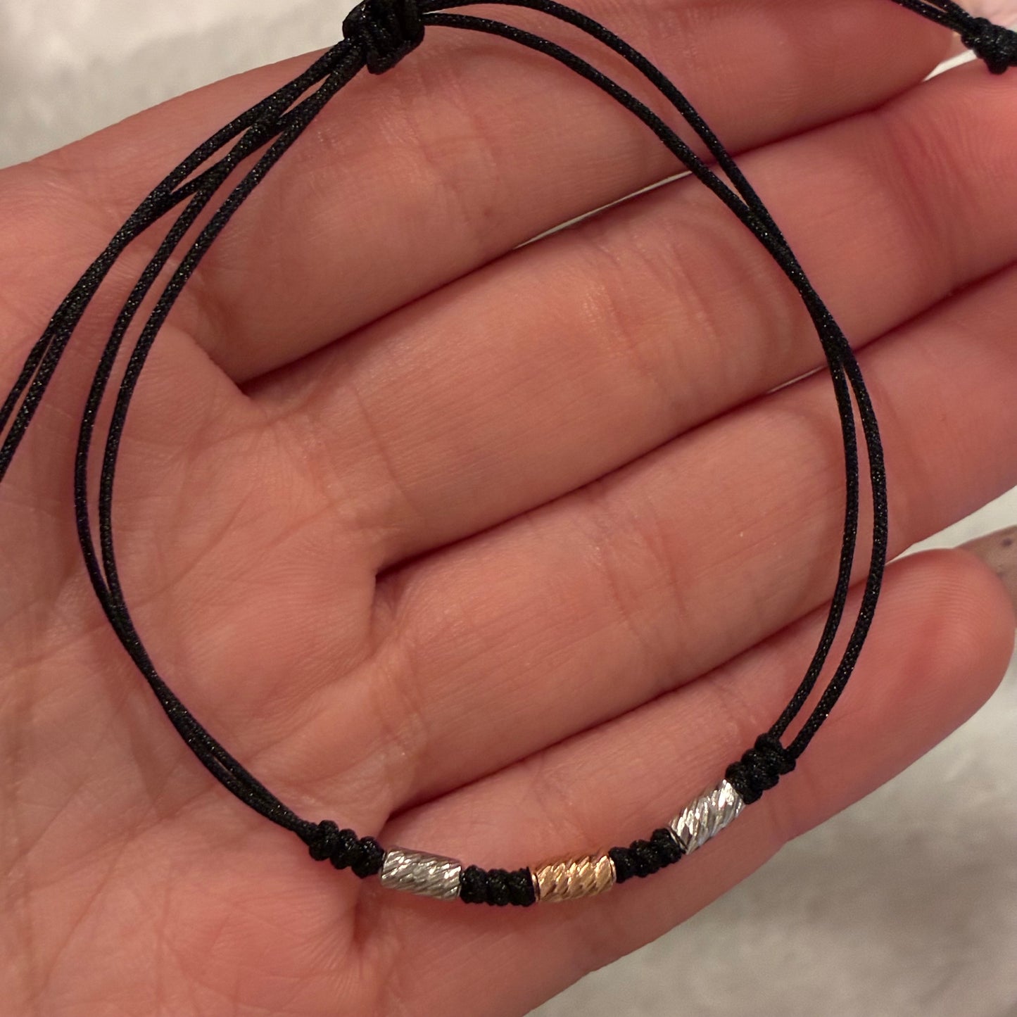 BLACK THREAD BRACELET WITH 3 DIAMOND-CUT CYLINDERS 3MM WHITE AND ROSE GOLD 18K - 0.26GR