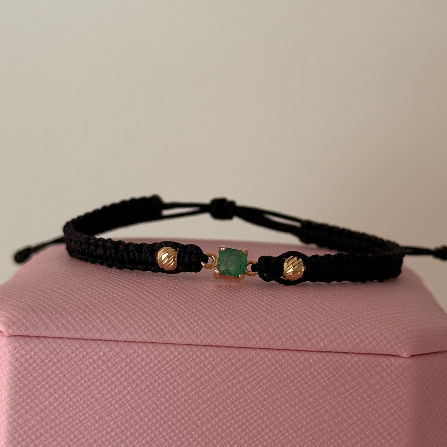 BLACK THREAD BRACELET WITH NATURAL EMERALD HARDWARE + 2 4M 18K YELLOW GOLD BALLS 0.95GR