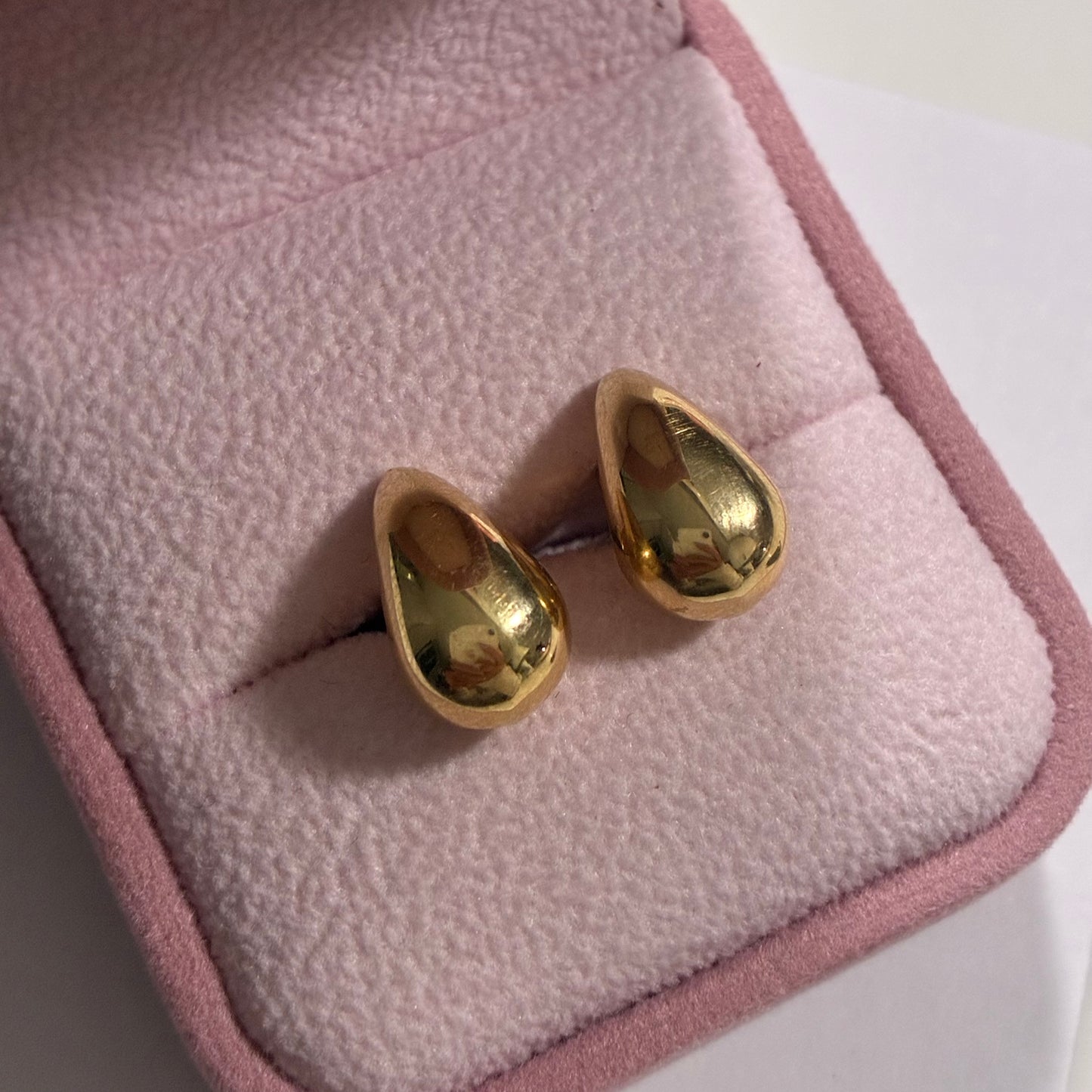 8MM YELLOW GOLD DROP STUDS - 2.6GR