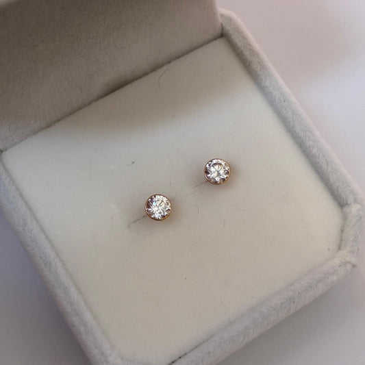 WHITE ZIRCON STUDS WITH 4MM BEZEL 18K YELLOW GOLD