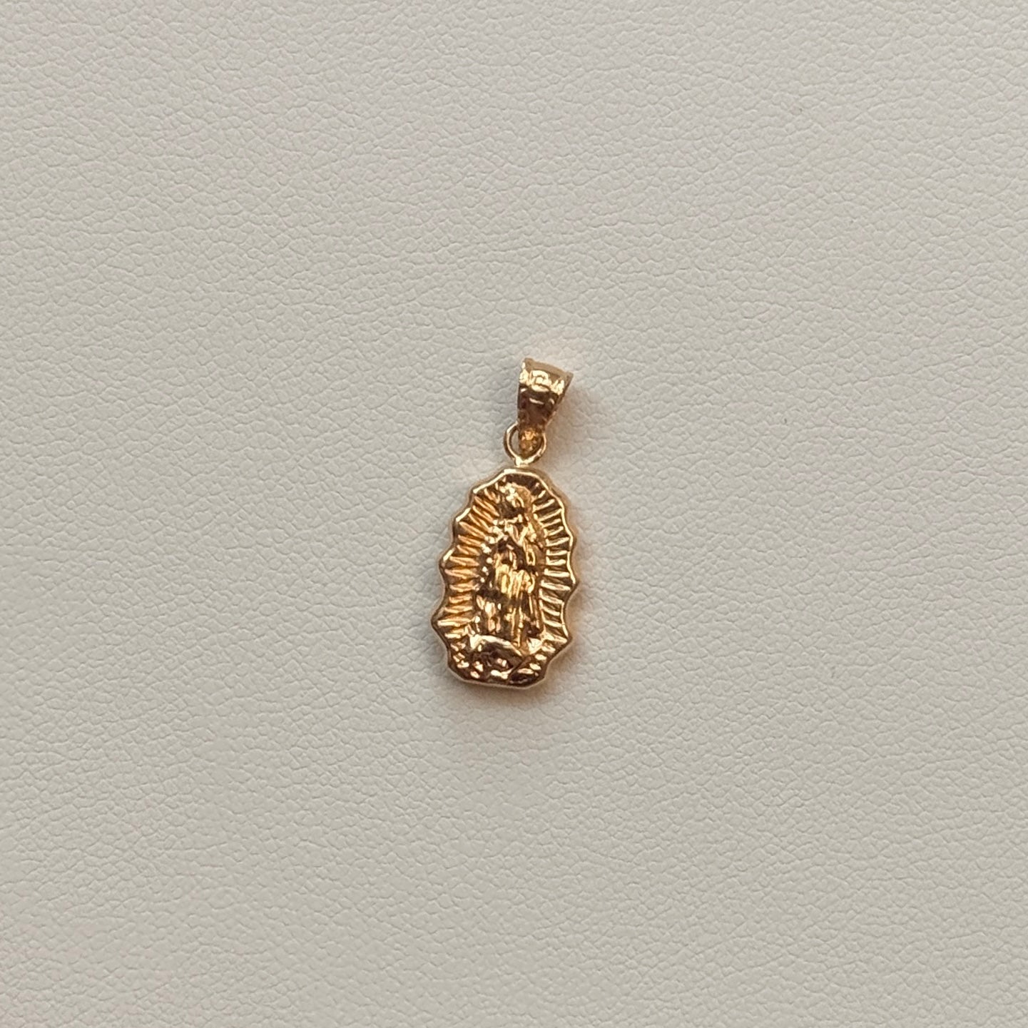 VIRGIN OF GUADALUPE SILHOUETTE PENDANT 2CM 18K YELLOW GOLD - 0.71GR