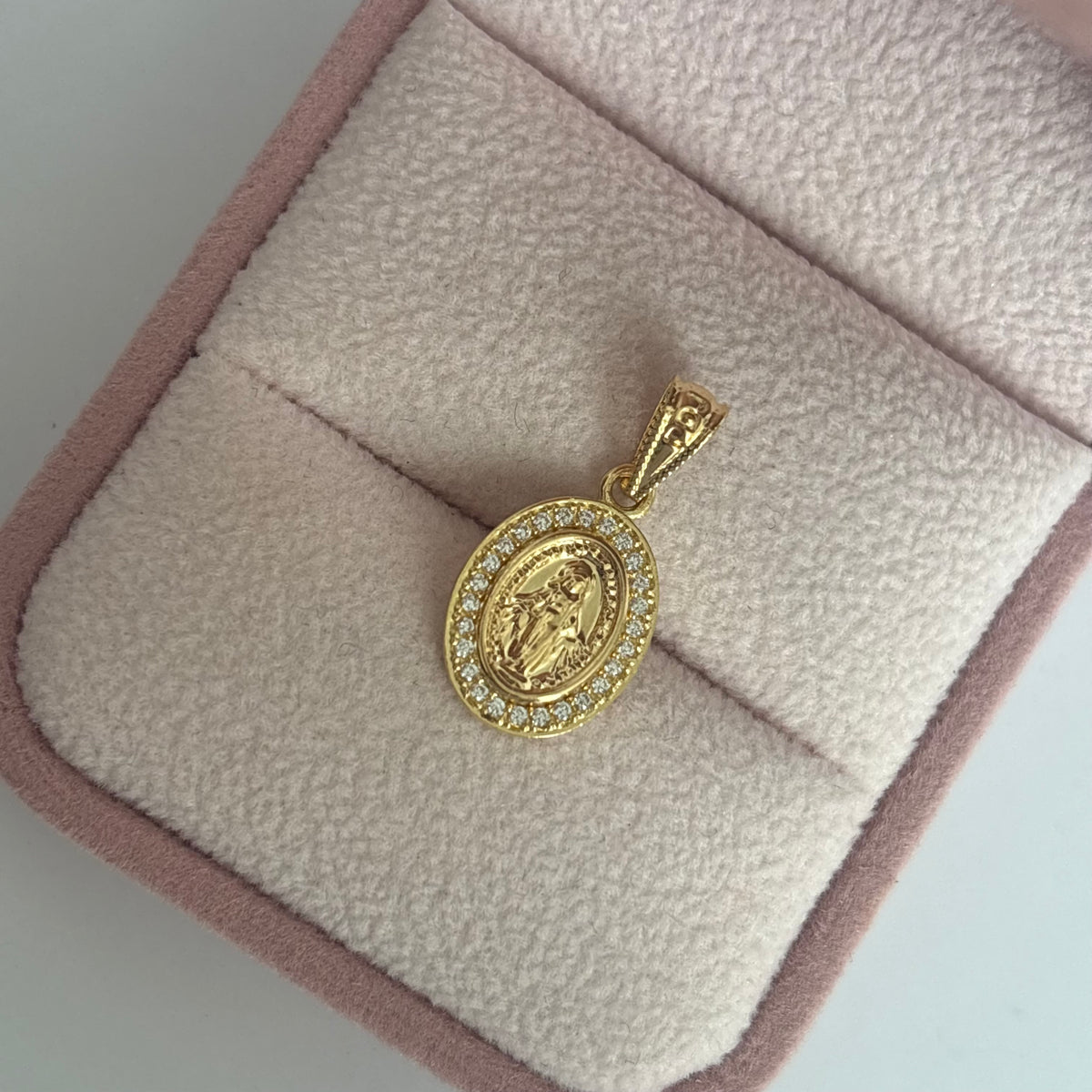 DIJE VIRGEN DE LA MILAGROSA  MARCO PIEDRAS BLANCAS 2.2CM ORO AMARILLO COL 18K - 1,19GR