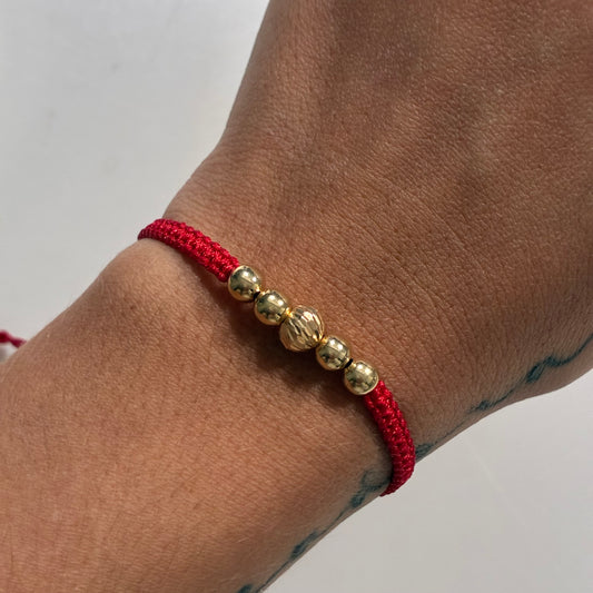 WOVEN BRACELET RED THREAD 5 BEADS (6M/5M) 18K YELLOW GOLD - 0.79GR