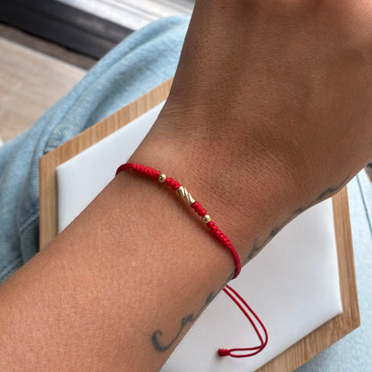 PULSERA HILO ROJO 1 CILINDRO + 2 BOLAS LISAS 3M ORO AMARILLO 18K - 0,25GR
