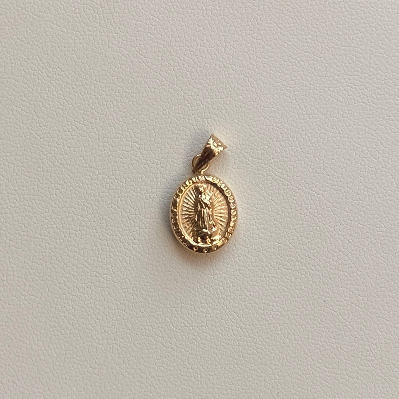 VIRGIN OF GUADALUPE PENDANT 1.9CM 18K YELLOW GOLD - 0.71GR