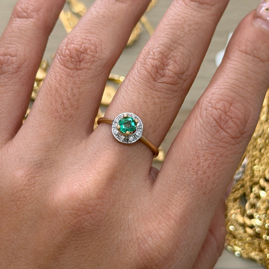 SOLITAIRE RING NATURAL EMERALD 4.4MM + WHITE STONE CROWN 18K YELLOW AND WHITE GOLD - SIZE 6.5 1.55GR