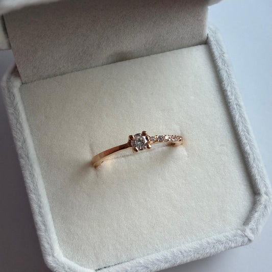 CENTRAL RING WITH 3MM WHITE STONE + SIDE WHITE AND SMOOTH STONES, SIZE 6, 18K YELLOW GOLD - 2.46GR