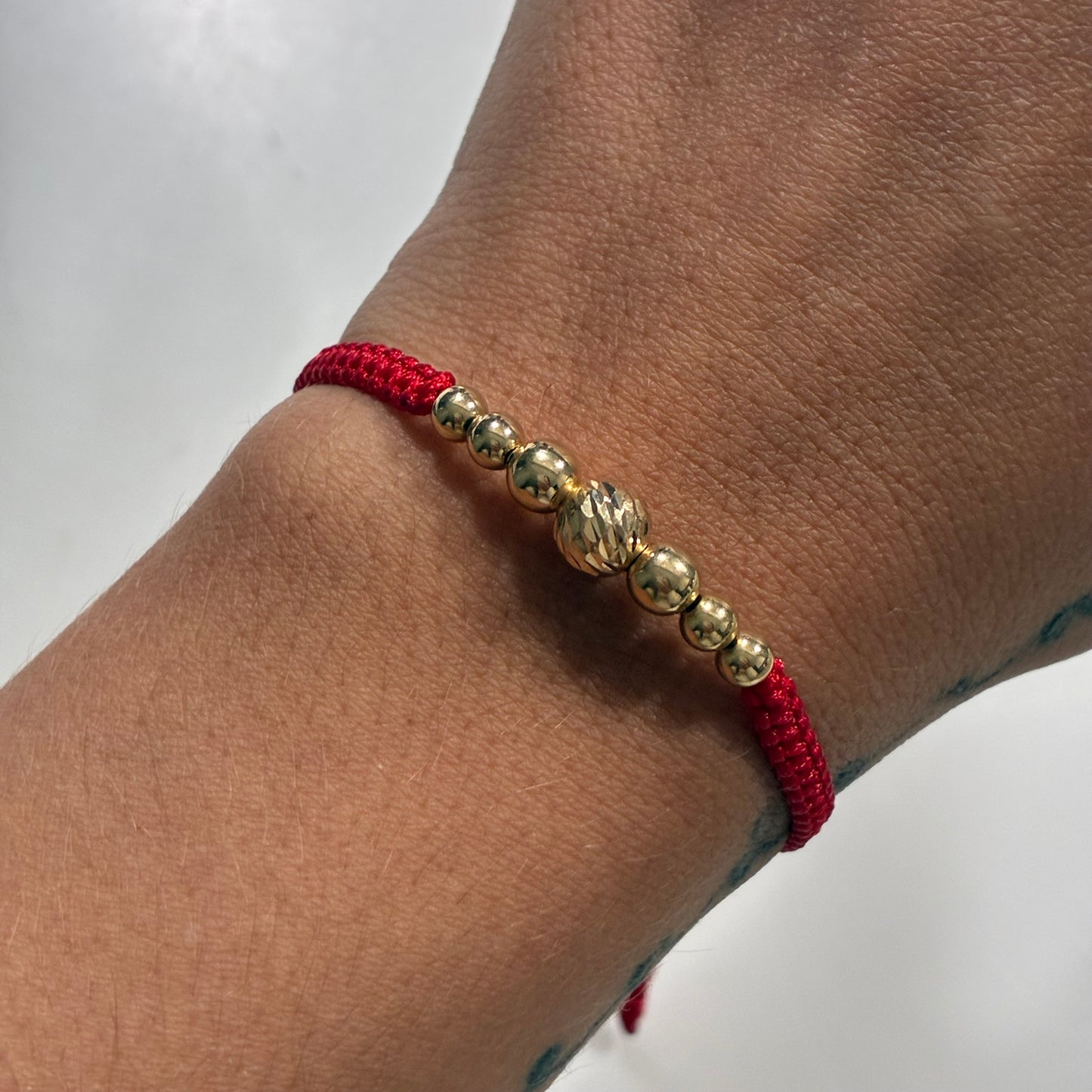 WOVEN BRACELET RED THREAD 7 BEADS (6M/5M/4M) 18K YELLOW GOLD - 0.87GR