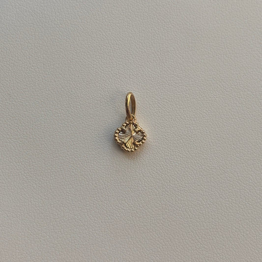 1.5CM 18K YELLOW GOLD DIAMOND CLOVER PENDANT - 1.0GR