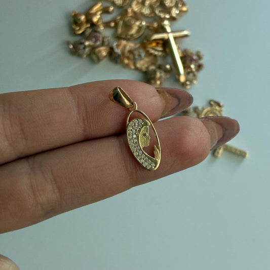 DIJE VIRGEN NIÑA MARIA CON PIEDRAS BLANCAS 1.9CM ORO AMARILLO COL 18K - 1,06GR