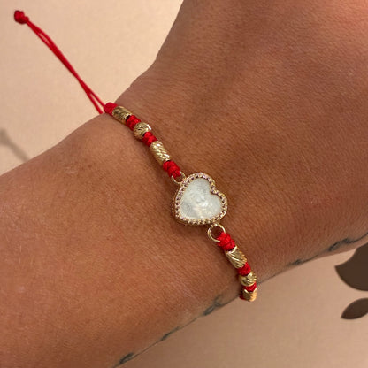 RED STRAND BRACELET WHITE HEART CHARM + DIAMOND-CUT BEADS AND CYLINDERS 18K YELLOW GOLD - 1.87GR