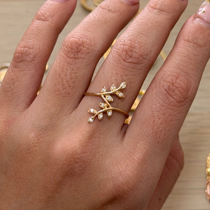 INTERTWINED LEAF RING WITH WHITE STONES IN 18K YELLOW GOLD - SIZE 8 1.68GR