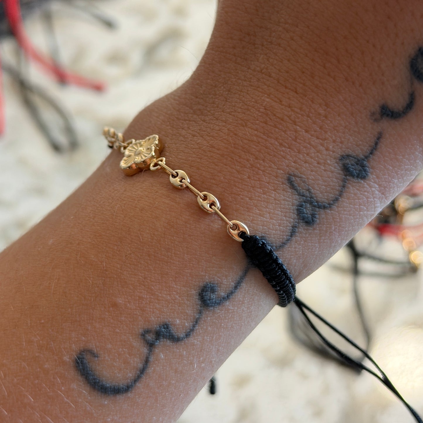 PULSERA HILO NEGRO TREBOL DIAMANTADO + RETAZO GRANO DE CAFÉ ORO AMARILLO COL 18K - 0,95GR