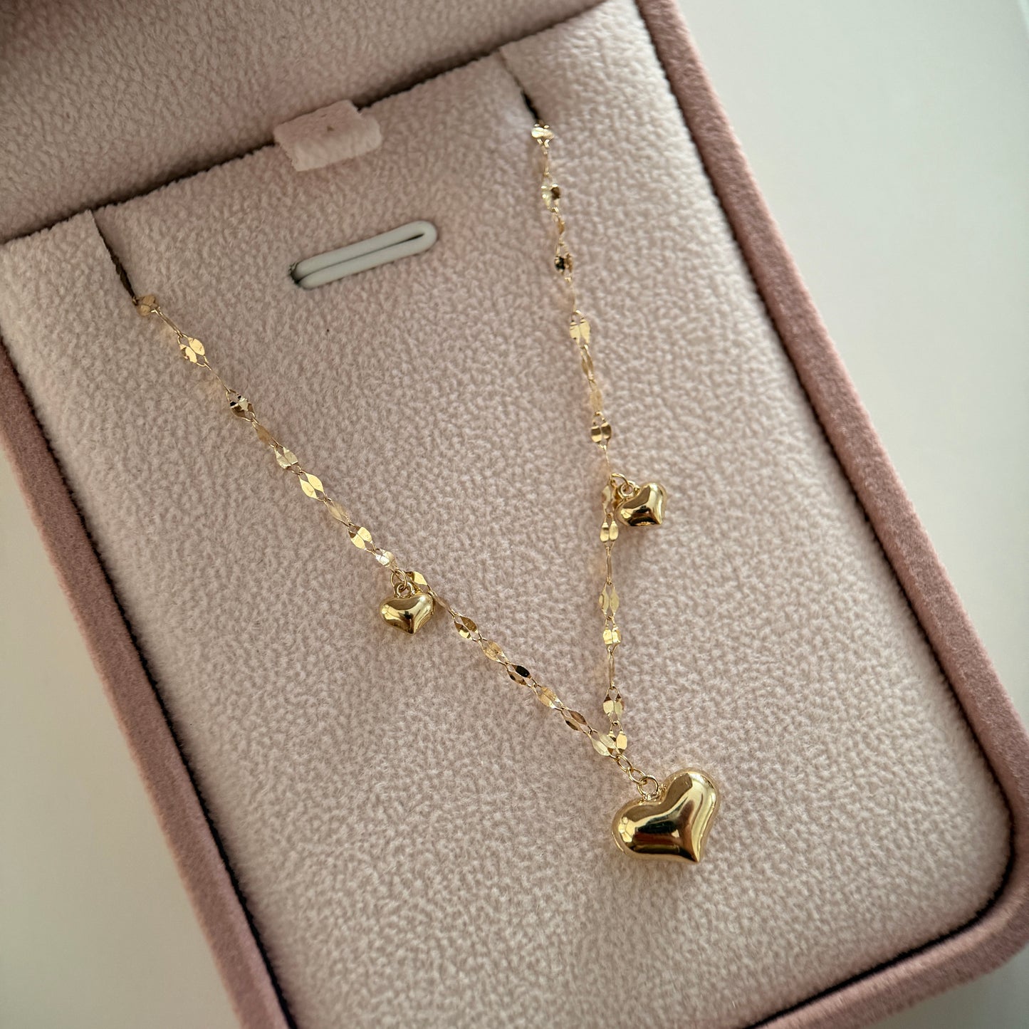 CADENA CRISPETA 1MM + 3 DIJES DE CORAZON LISO ORO AMARILLO ITALY 18K 45CM - 1,19GR