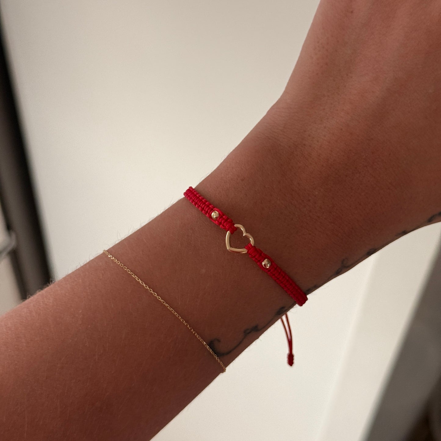 RED THREAD BRACELET WITH HEART SILHOUETTE + 2 3M 18K YELLOW GOLD BALLS 0.3GR