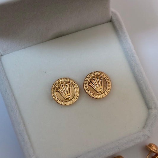 ROUND WATCH-TYPE CROWN STUDS WITH EDGE IN 18K YELLOW GOLD - 1.07GR