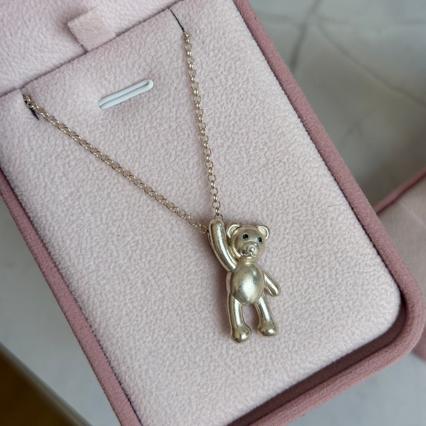 MINI ROLON CHAIN + FREEHAND BEAR PENDANT WITH NATURAL EMERALD EYES 925 SILVER - 45CM